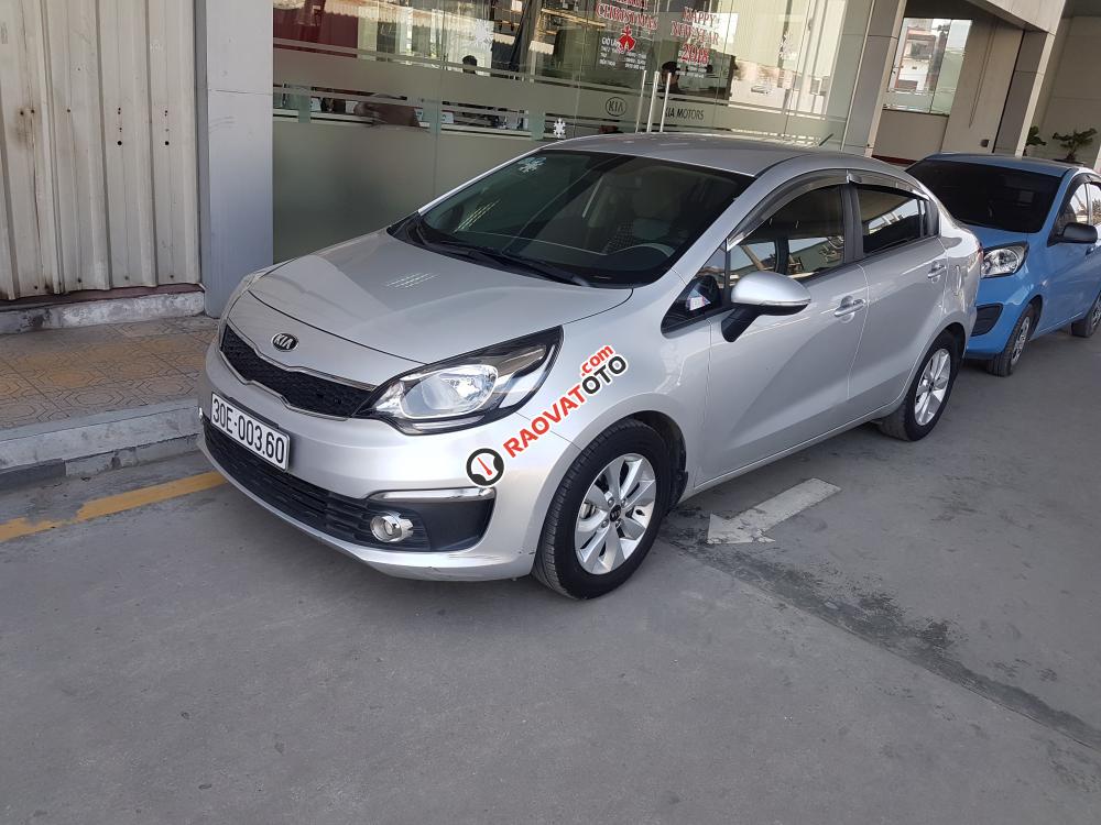 Bán xe Kia Rio 1.5AT màu bạc-0