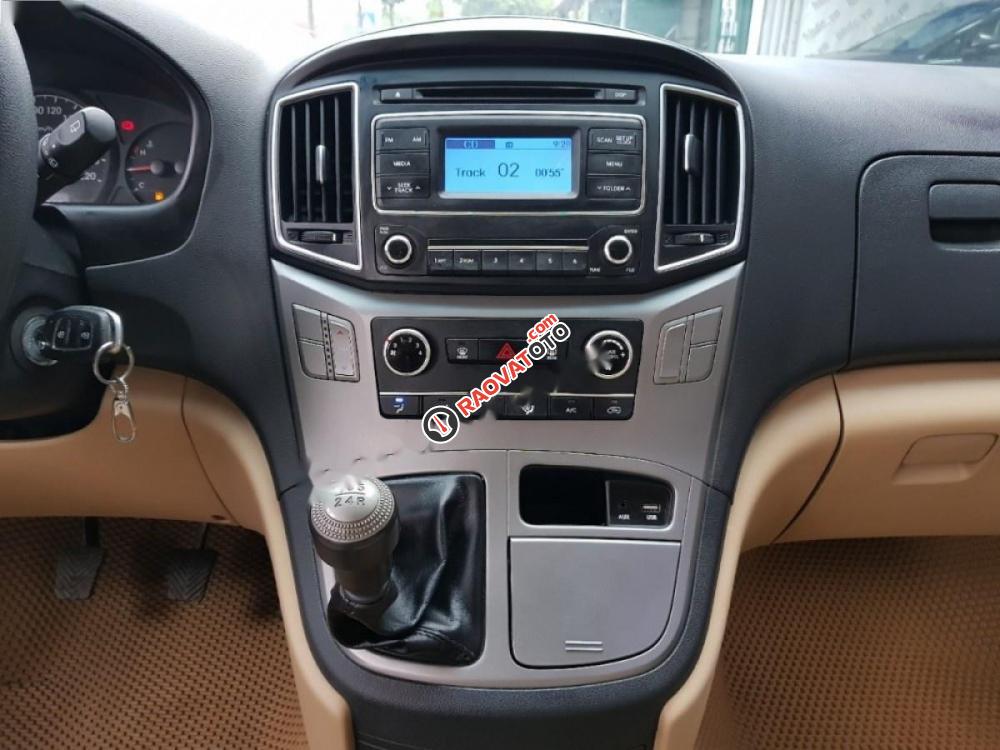 Cần bán xe Hyundai Starex 2.5MT đời 2016, màu bạc, xe nhập, giá tốt-8