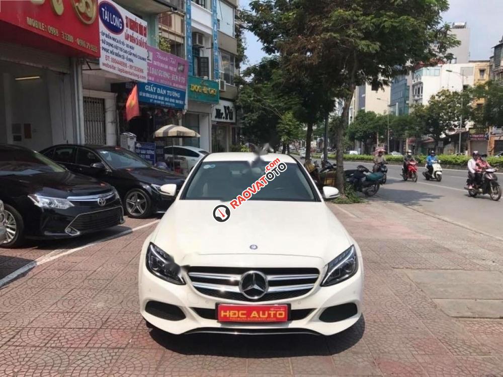 Cần bán gấp Mercedes C200 đời 2016, màu trắng như mới-8