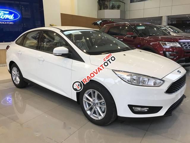 Bán Ford Focus đời 2017, màu trắng, 575tr-3