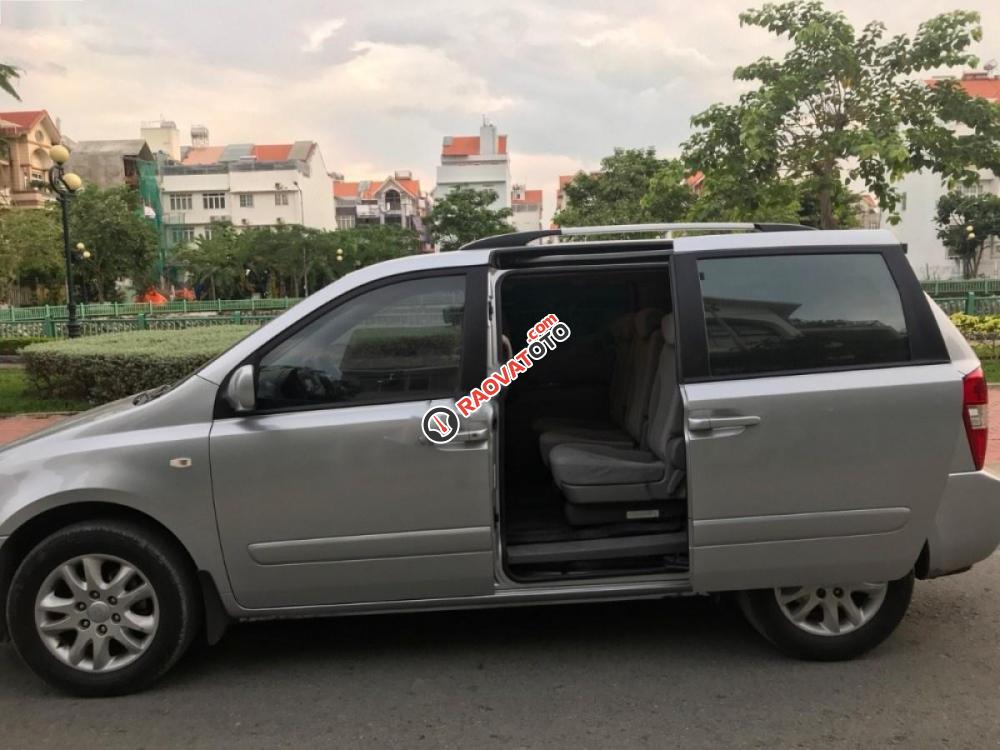 Cần bán gấp Kia Carnival 2.7 MT đời 2010, màu bạc, nhập khẩu Hàn Quốc, giá chỉ 395 triệu-4