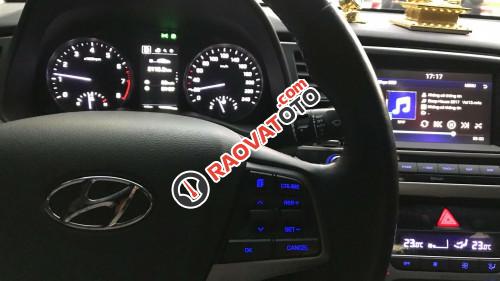 Cần bán lại xe Hyundai Elantra 2.0 AT đời 2016, giá tốt-7