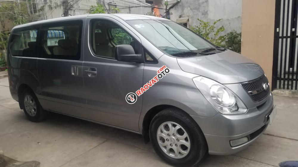 Bán ô tô Hyundai Starex 9 chỗ, đời 2011, máy dầu, màu bạc, số sàn, phiên bản cao cấp có ghế xoay, Xe mới 95%-3