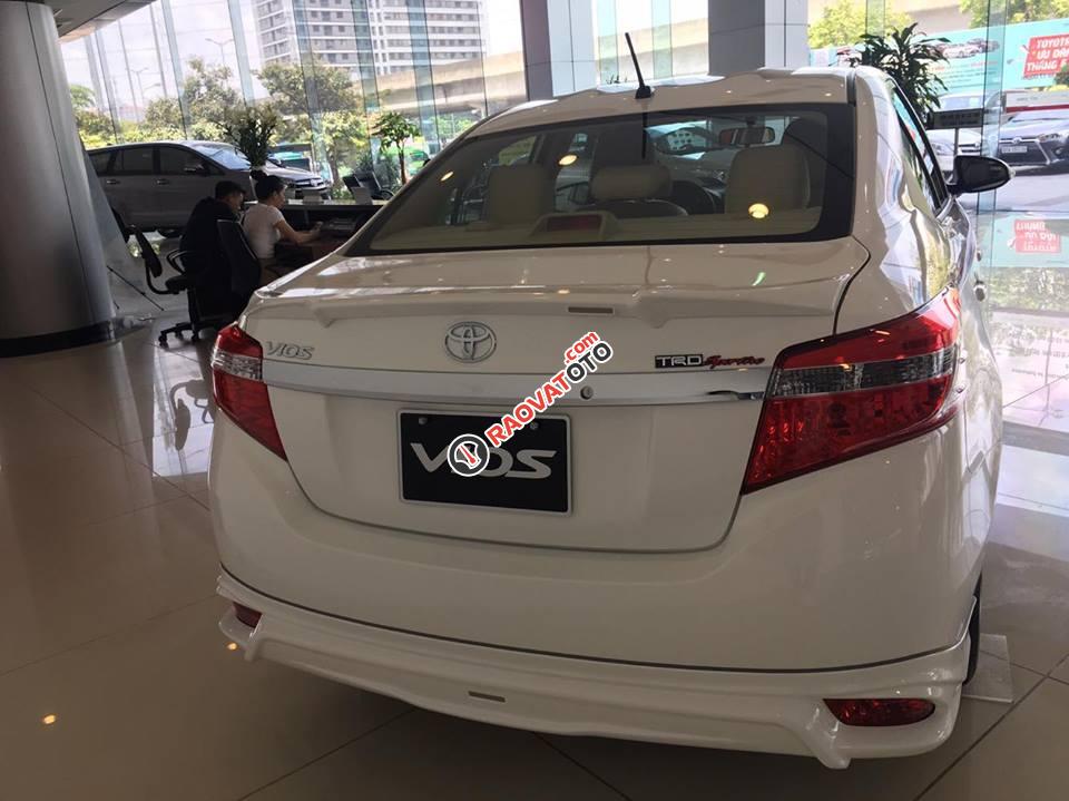 Cần bán Toyota Vios 1.5G CVT TRD 2018, màu trắng phiên bản thể thao TRD, giao ngay-2