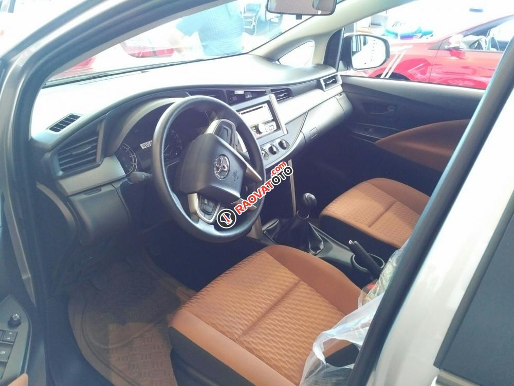 Bán Toyota Innova 2.0E MT 2018 - Ưu đãi bảo hiểm, phụ kiện - 230 triệu lấy xe - Liên hệ 0902336659-4