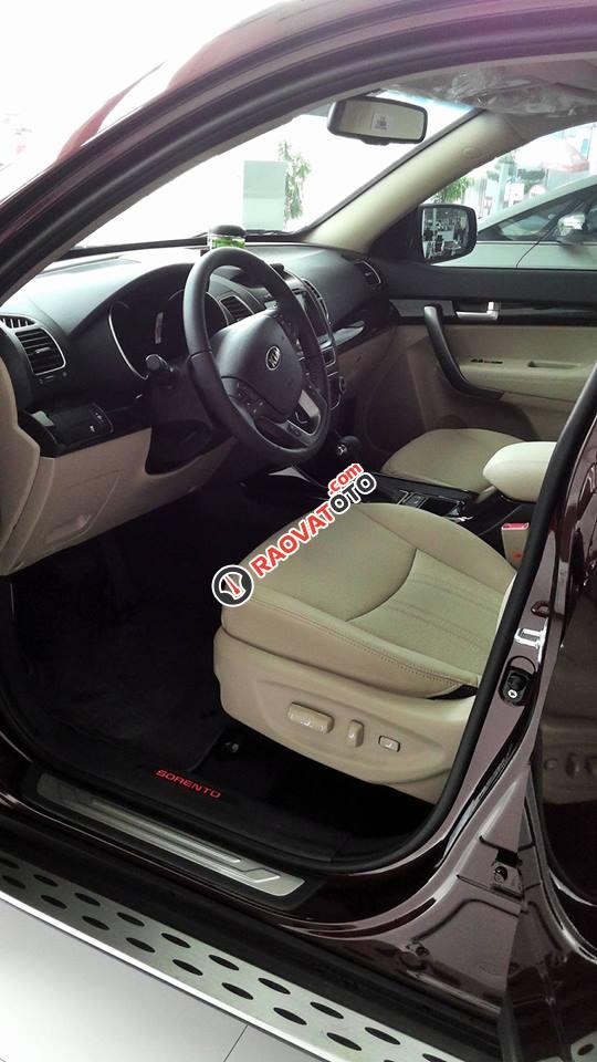 Cần bán Kia Sorento 2.4 GATH Full option 2017 mới, màu đỏ mận, giá chỉ từ 902 triệu kèm quà tặng và khuyến mãi khủng-11