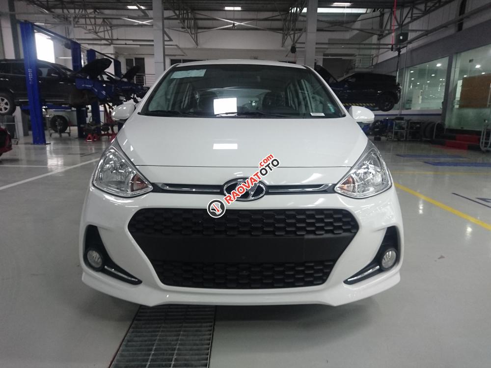 Bán xe Hyundai Grand i10 nhập khẩu SX 2018 màu trắng, các phiên bản, giá tốt nhất. LH 090.467.5566-1