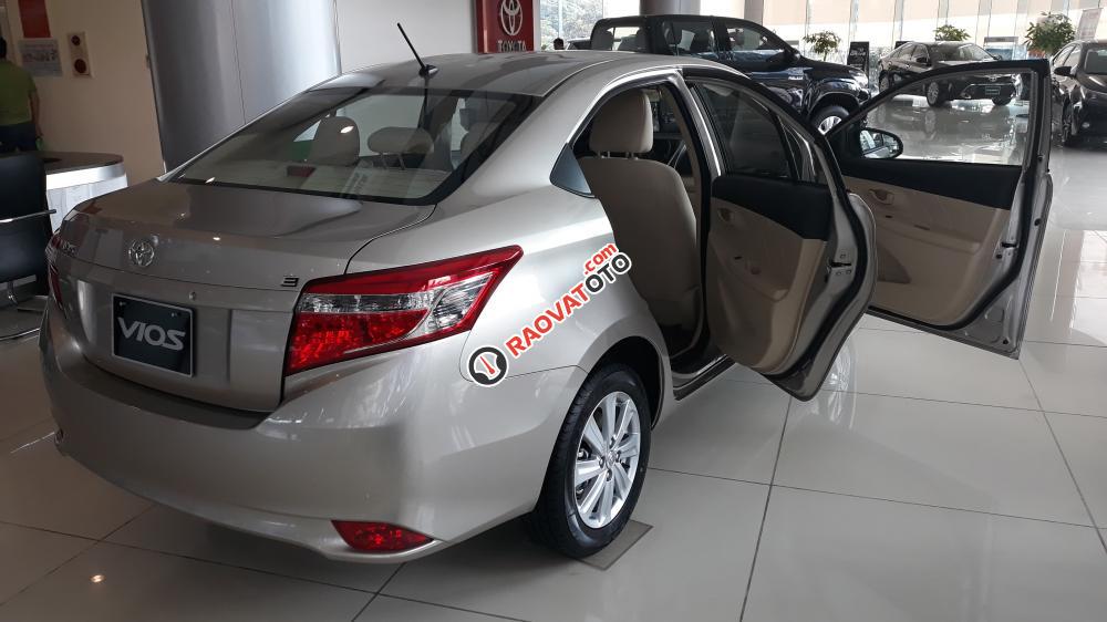 Bán Toyota Vios 1.5E 2017, màu bạc, giá 498tr-5