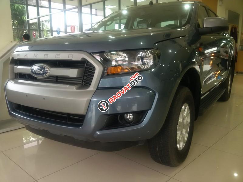 Xe Ford Ranger XLS AT 4x2 đời 2017, tặng nắp thùng nhập Thái+ BH thân xe, LH ngay 0932.356.659-3