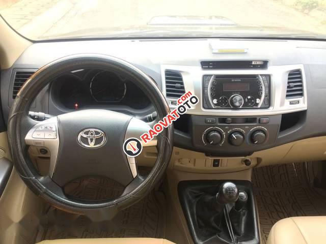 Chính chủ bán Toyota Hilux năm 2014, màu đen-5