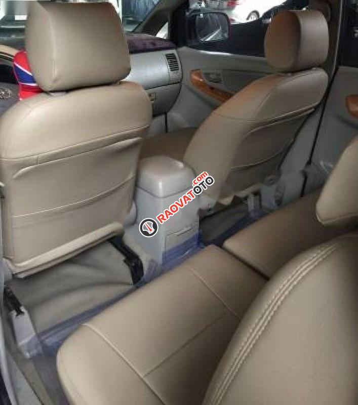 Cần bán Toyota Innova G đời 2008, màu bạc, xe gia đình giá cạnh tranh-3