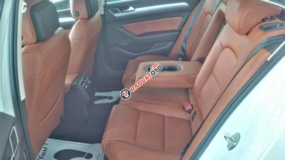 Volkswagen Passat 1.8L TSI E năm 2016, màu trắng ngọc trai. Hỗ trợ vay 80% giá trị xe, LH Hương 0902.608.293-0