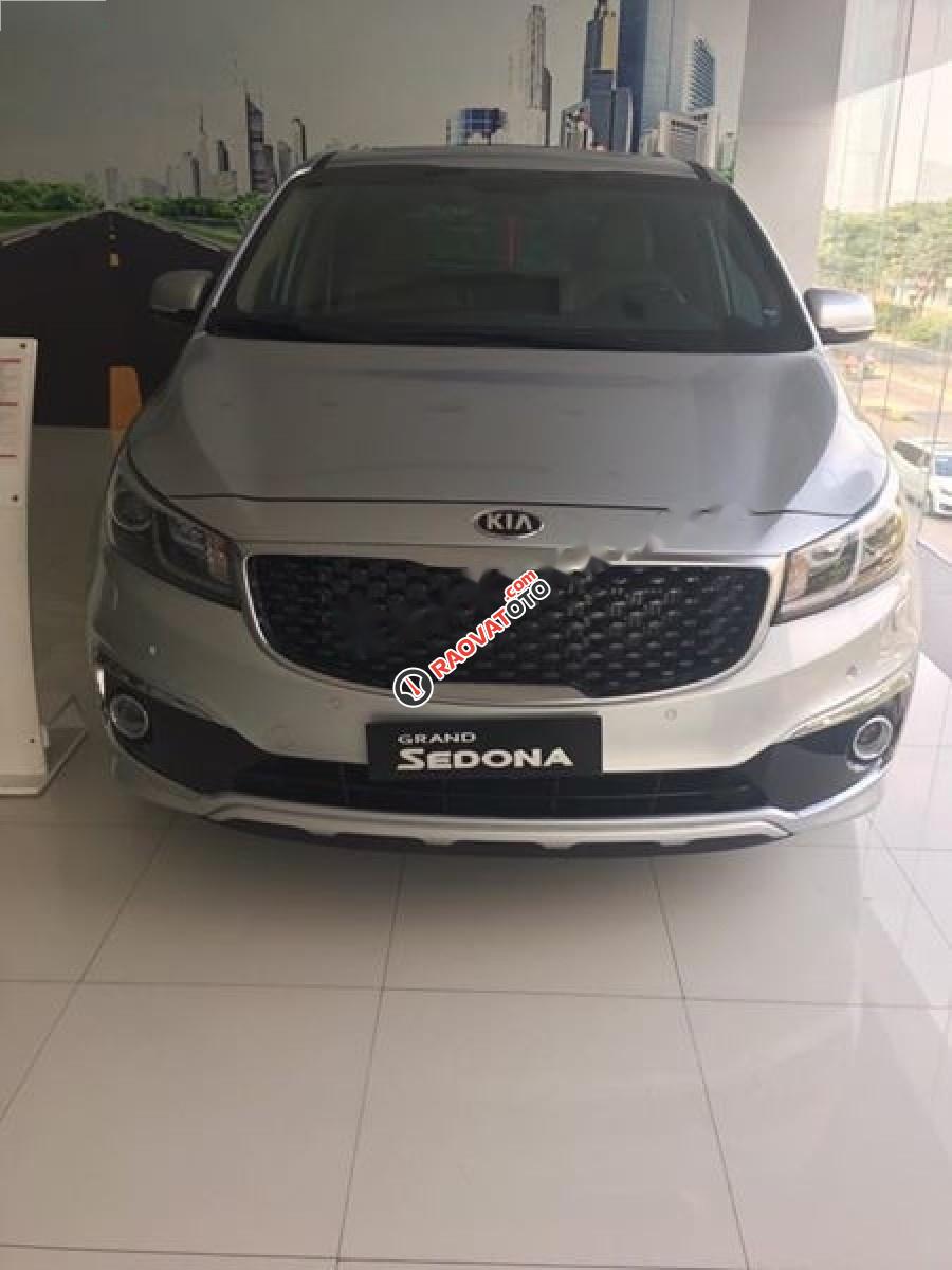 Cần bán xe Kia Sedona 2.2L DATH đời 2017, màu bạc-6