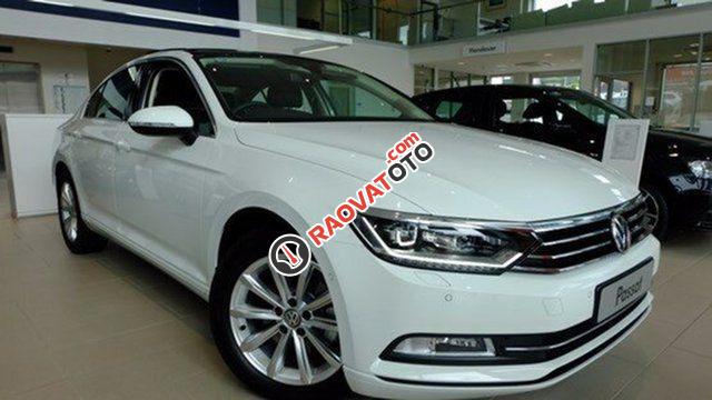 Volkswagen Passat 1.8L TSI E năm 2016, màu trắng ngọc trai. Hỗ trợ vay 80% giá trị xe, LH Hương 0902.608.293-19