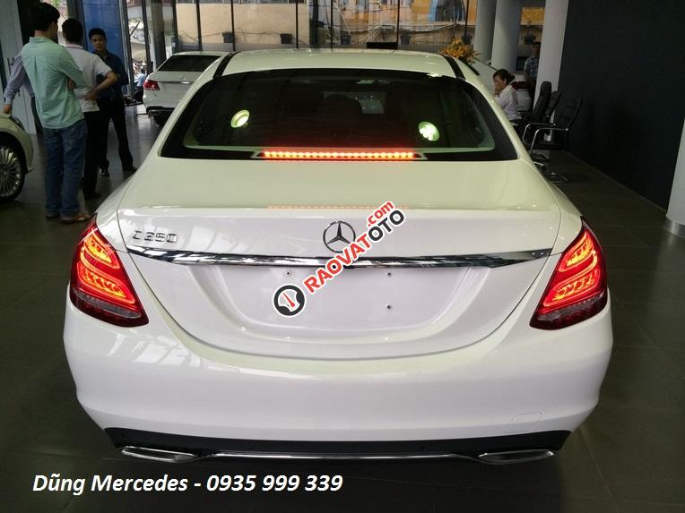 Mercedes C250 màu trắng tinh khôi giao xe ngay-2