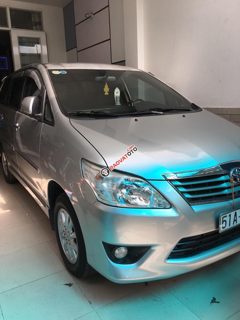 Cần bán xe Toyota Innova V đời 2013, màu bạc, số tự động-1