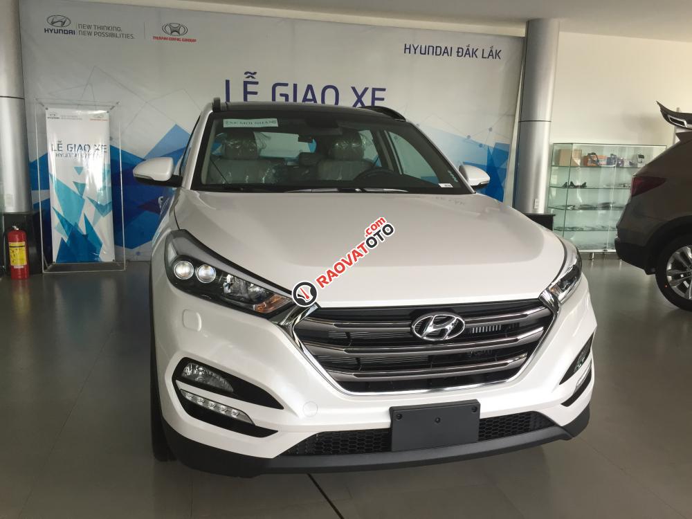 Bán Hyundai Tucson 2.0 đời 2018 mới 100%, máy xăng đặc biệt, màu trắng - Góp 85% - Hyundai Đắk Lắk-1