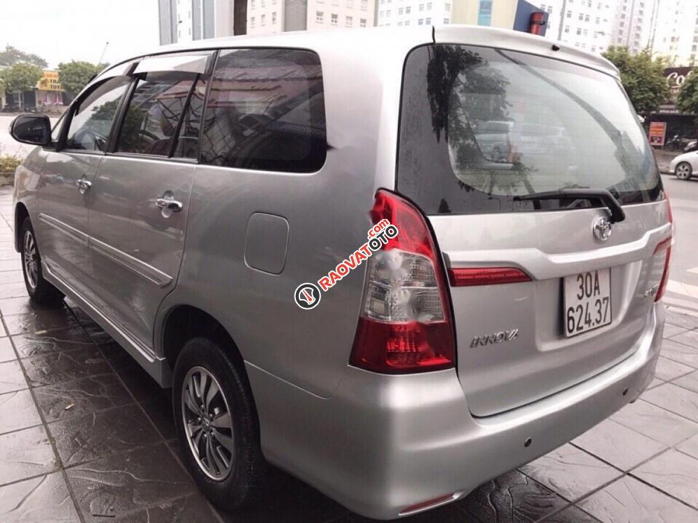 Bán Toyota Innova 2.0E năm 2015 như mới, giá tốt-4