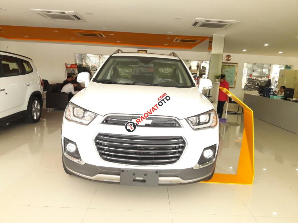 Bán xe Chevrolet Captiva LTZ chỉ trả trước 9,99% có xe giao ngay-0