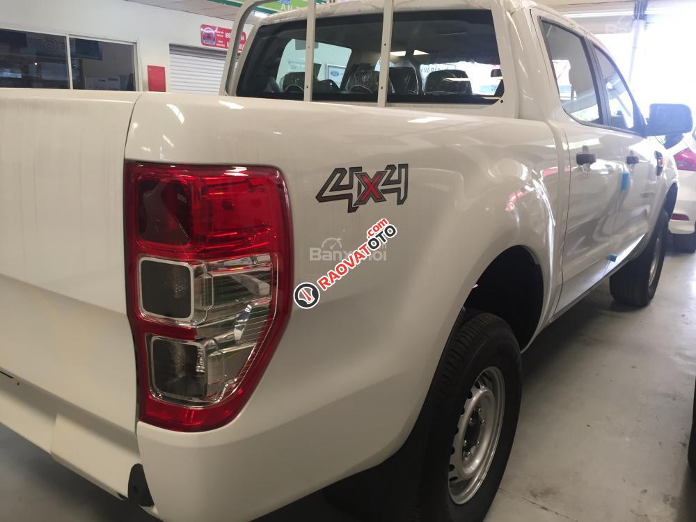 Bán Ford Ranger XL 2.2L 4X4 MT mới 100% màu trắng, giá tốt, hotline 0942552831-1