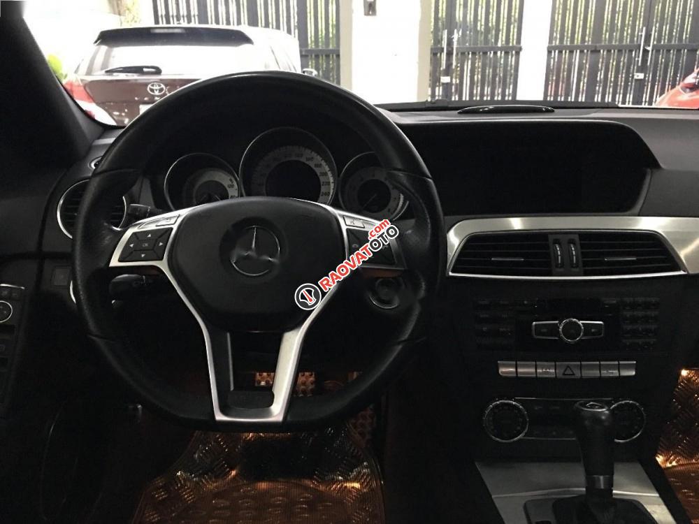 Cần bán Mercedes C300 AMG năm 2012, màu trắng đẹp như mới-6