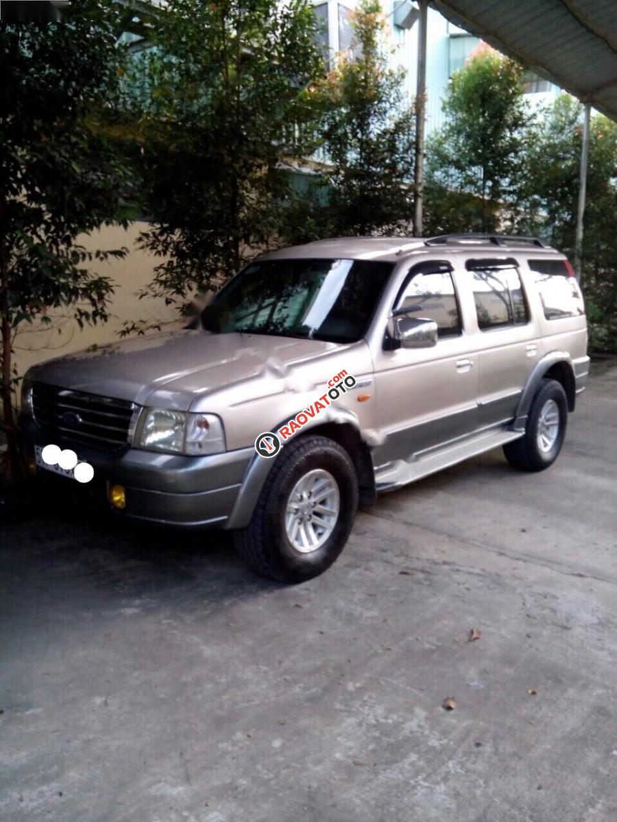 Cần bán gấp Ford Everest đời 2005, xe gia đình-1