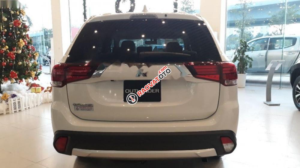 Bán xe Mitsubishi Outlander 2.0 CVT sản xuất 2017, màu trắng, nhập khẩu nguyên chiếc-2