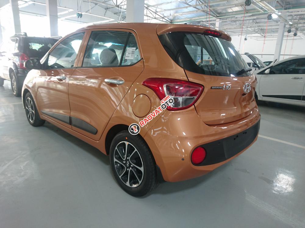 Bán xe Hyundai Grand i10 sản xuất 2018 màu cam, các phiên bản, mua xe chỉ từ 90 triệu, LH 090.467.5566-6