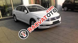 Volkswagen Passat 1.8L TSI E năm 2016, màu trắng ngọc trai. Hỗ trợ vay 80% giá trị xe, LH Hương 0902.608.293-5