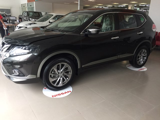 Bán Nissan X trail 2.0 SL PremiumL đời 2017, màu đen, xe nhập-8