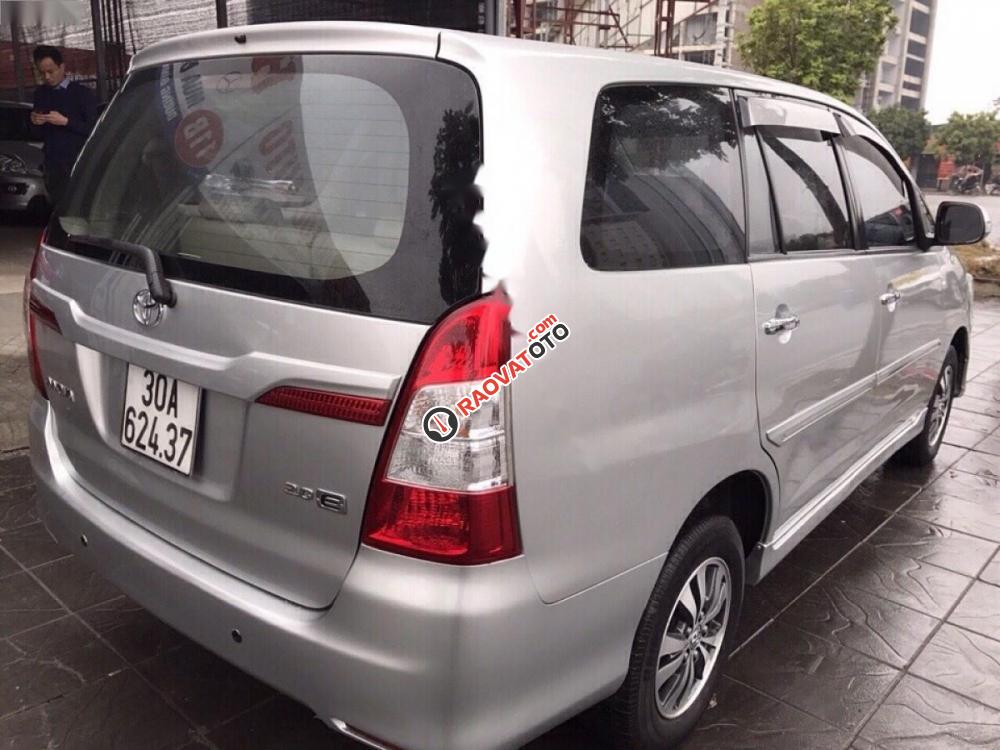 Bán Toyota Innova 2.0E năm 2015 như mới, giá tốt-3