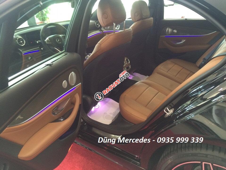 Mercedes-Benz E300 model 2017 giao xe ngay-7