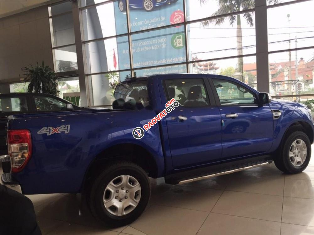 Cần bán Ford Ranger XLT 2.2L 4x4 MT đời 2017, màu xanh lam, nhập khẩu, giá 739tr-3