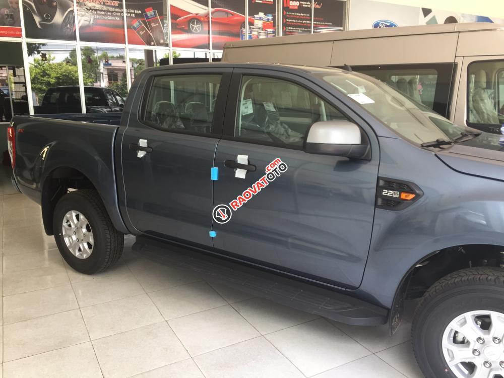 Bán xe Ford Ranger XLS MT màu xanh thiên thanh, giao xe ngay, hỗ trợ vay 80%-0