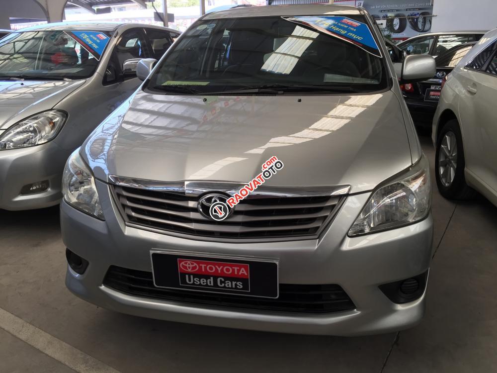 Bán Toyota Innova 2.0E đời 2012, màu bạc, hỗ trợ vay 70%-0