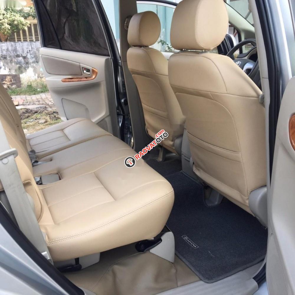 Bán xe Toyota Innova 2.0E sản xuất 2015, màu bạc chính chủ-9