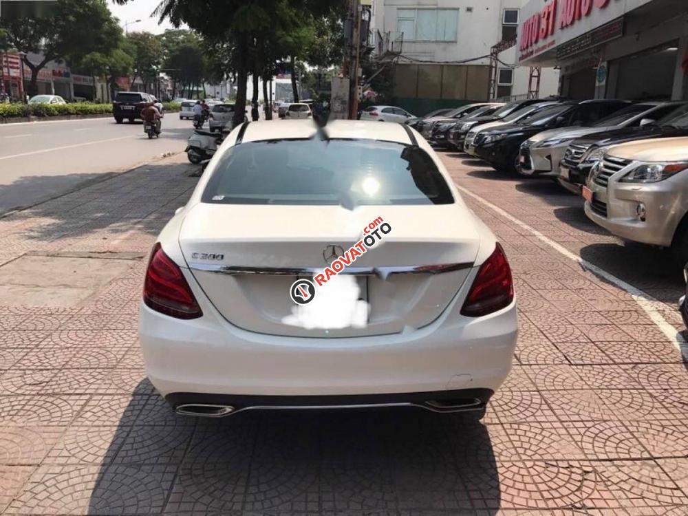 Cần bán gấp Mercedes C200 đời 2016, màu trắng như mới-4