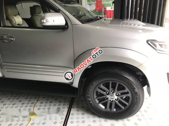 Bán Toyota Fortuner 2014, màu bạc-2