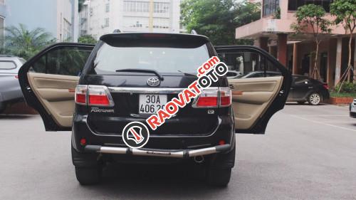 Bán gấp Toyota Fortuner 2.4 AT đời 2011, màu đen-2