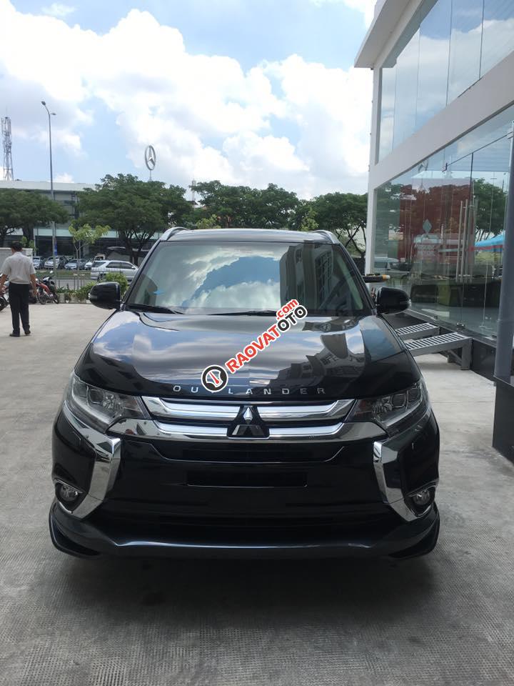 Bán ô tô Mitsubishi Outlander 2.0 CVT đời 2017, màu đen, có bán trả góp liên hệ 0906.884.030-1