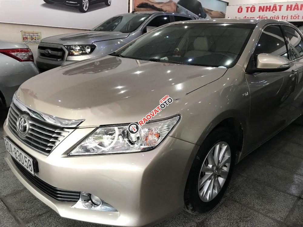 Cần bán gấp Toyota Camry 2.0E sản xuất 2013, chính chủ-2