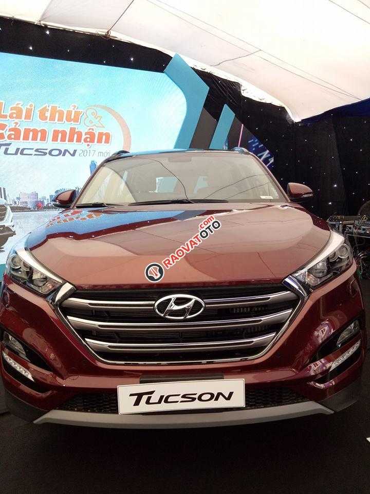 Bán xe Hyundai Tucson 1.6 T-GDI 2WD CKD 2017(xăng tăng áp) màu đỏ, mới-0