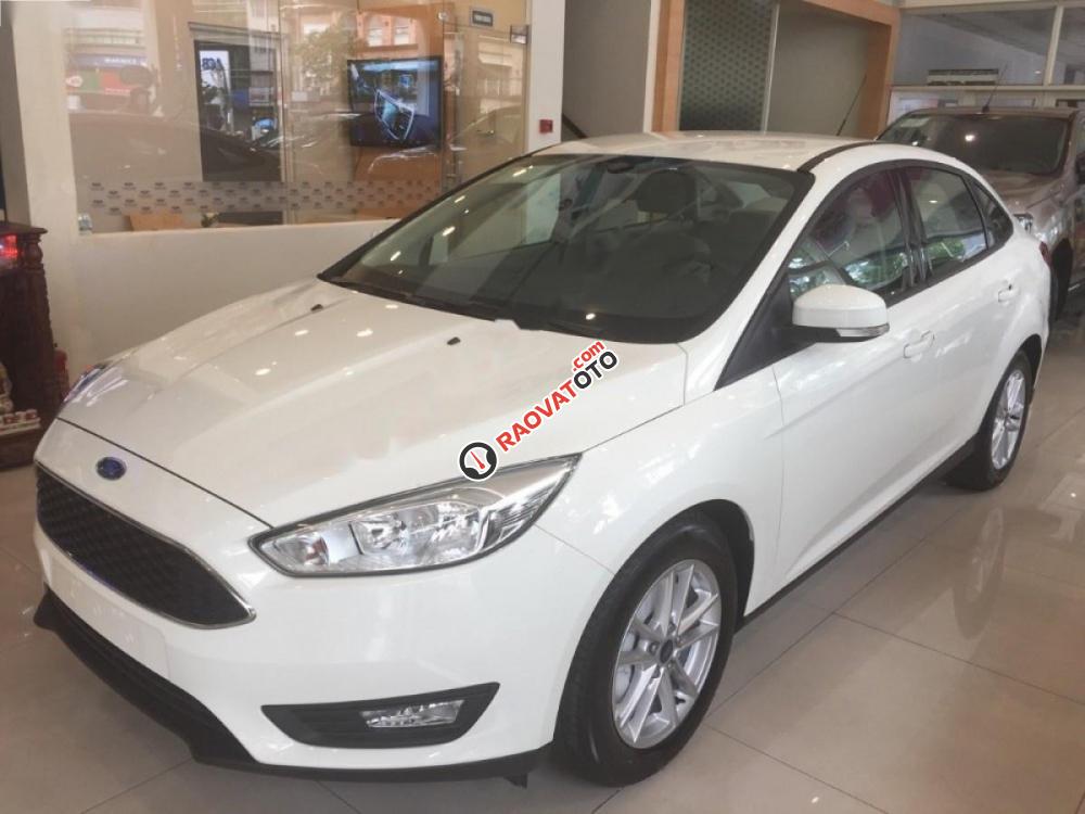 Bán ô tô Ford Focus Trend 1.5L đời 2017, màu trắng, giá tốt-1