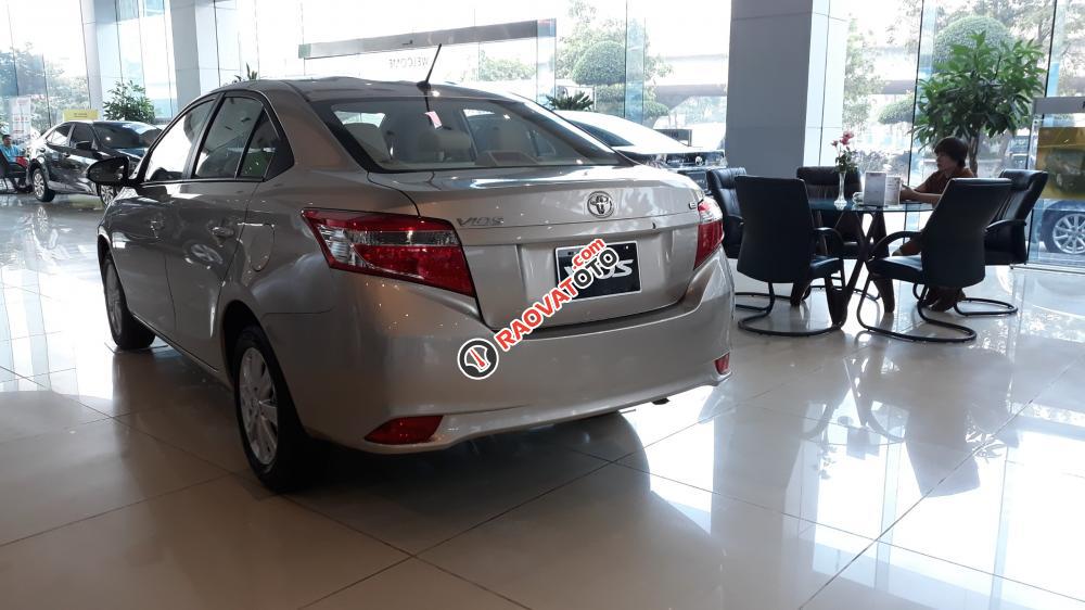 Bán Toyota Vios 1.5E 2017, màu bạc, giá 498tr-2