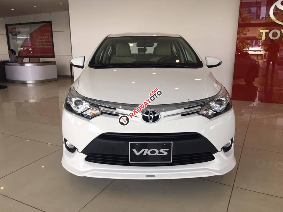 Cần bán Toyota Vios 1.5G CVT TRD 2018, màu trắng phiên bản thể thao TRD, giao ngay-0