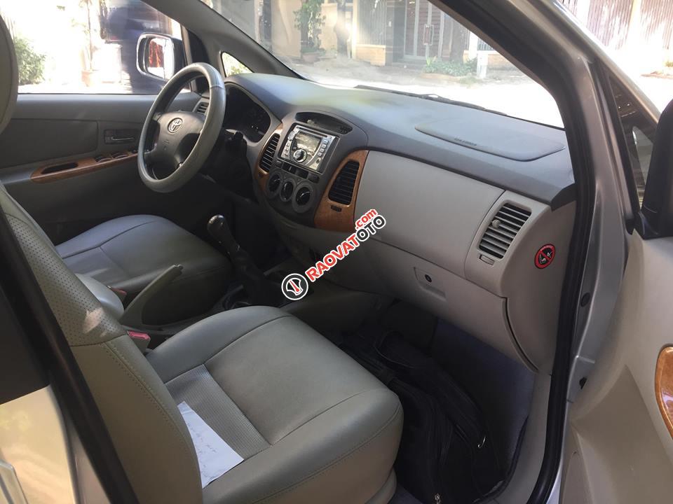 Bán Toyota Innova 2.0 G đời 2010, màu bạc chính chủ xe gia đình-1