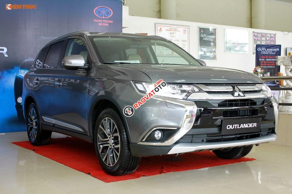 Bán Mitsubishi Outlander 2017 tại Quảng Trị xe nhập Nhật, giao xe ngay, đủ màu, liên hệ: 094 667 0103-0