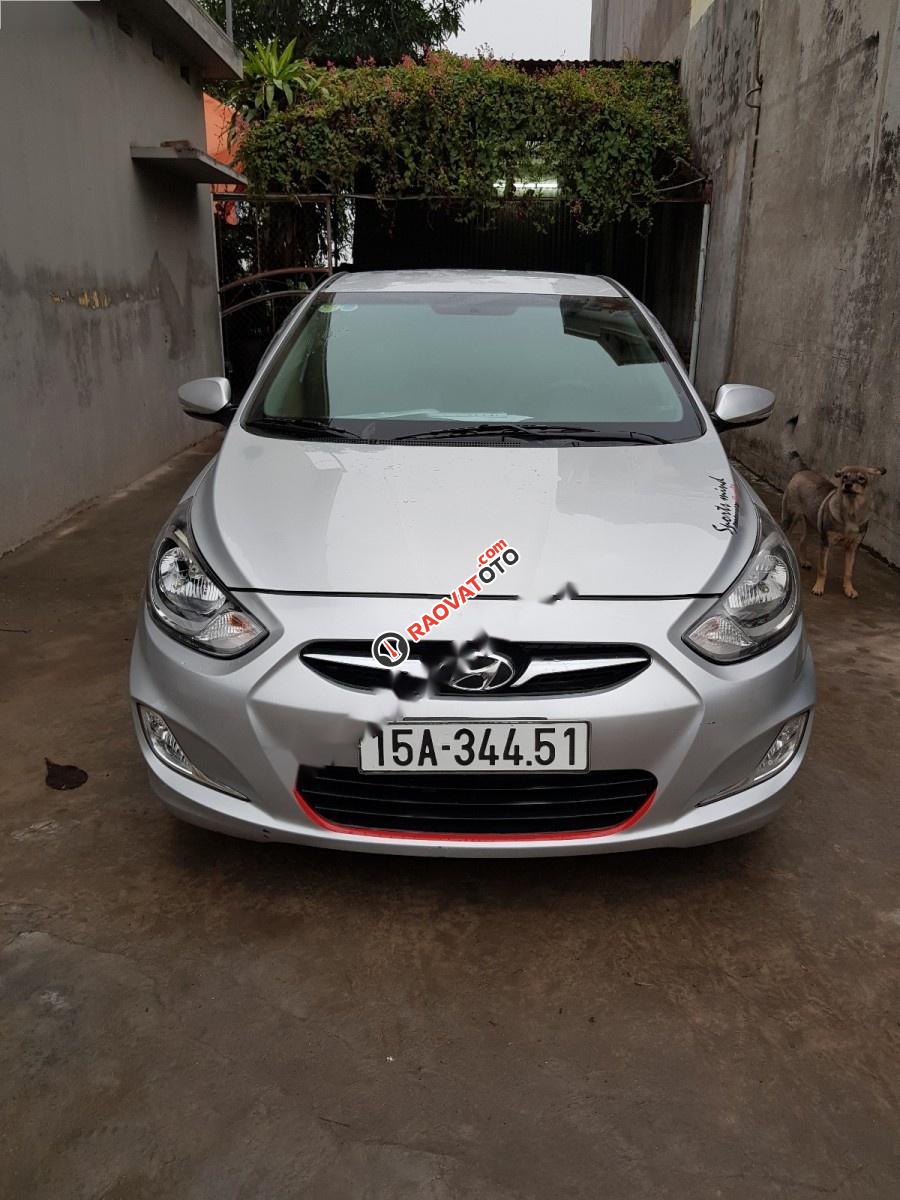 Cần bán xe Hyundai Accent MT đời 2011, màu bạc, nhập khẩu nguyên chiếc đẹp như mới-7