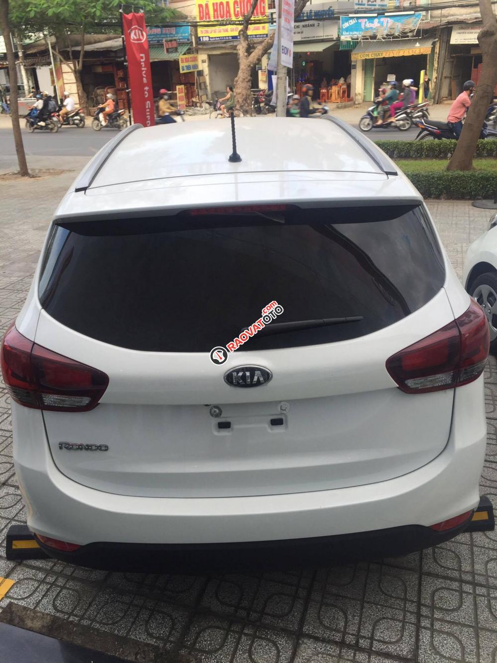 Cần bán Kia Rondo đời 2018, màu trắng giá cạnh tranh 609tr-2