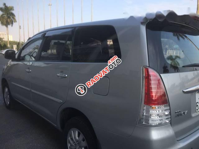 Bán Toyota Innova G đời 2010, màu bạc xe gia đình  -0